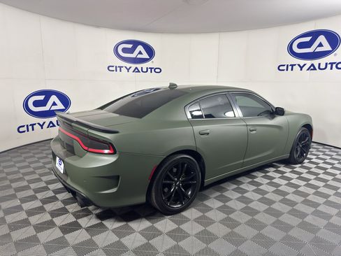 Used 2017 Dodge Charger SXT w/ Plus Group RWD image 3