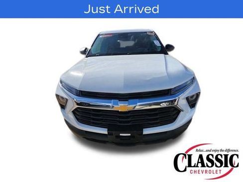 Used 2025 Chevrolet TrailBlazer LS w/ LS Convenience Package image 3