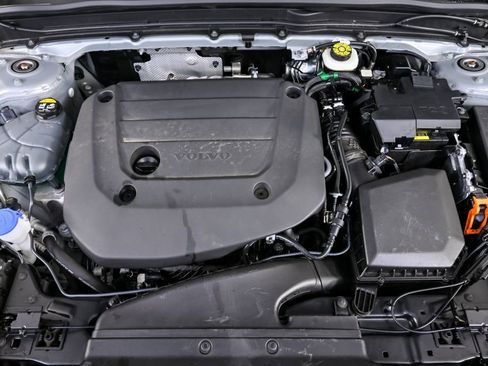 Certified 2025 Volvo XC40 B5 Core image 35
