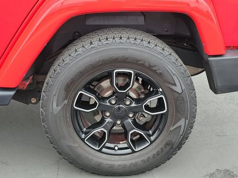 Used 2018 Jeep Wrangler Unlimited Sahara AWD/4WD image 29