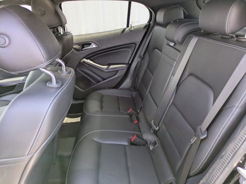 Used 2019 Mercedes-Benz GLA 250 4MATIC image 11
