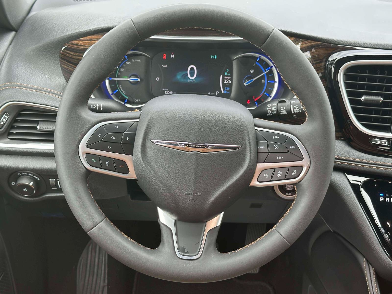 Used 2023 Chrysler Pacifica Pinnacle FWD image 12