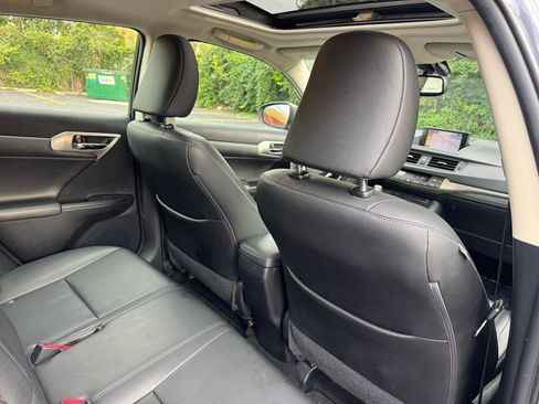 Used 2015 Lexus CT 200h w/ Navigation Package FWD image 21