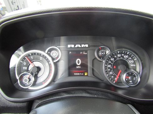 Used 2024 RAM 2500 Big Horn w/ Off Road Package AWD/4WD image 11