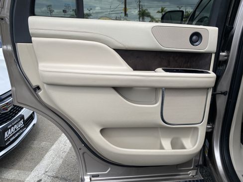 Used 2019 Lincoln Navigator Select w/ Cargo Package RWD image 21