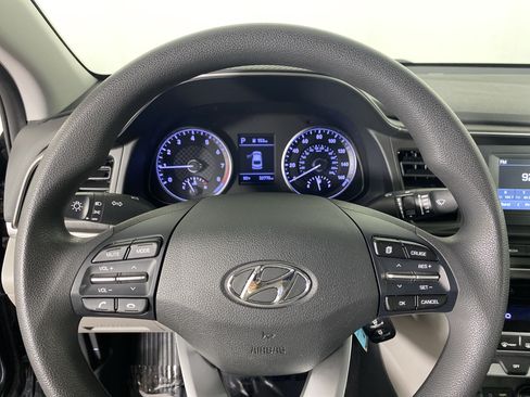 Used 2020 Hyundai Elantra SE FWD image 20