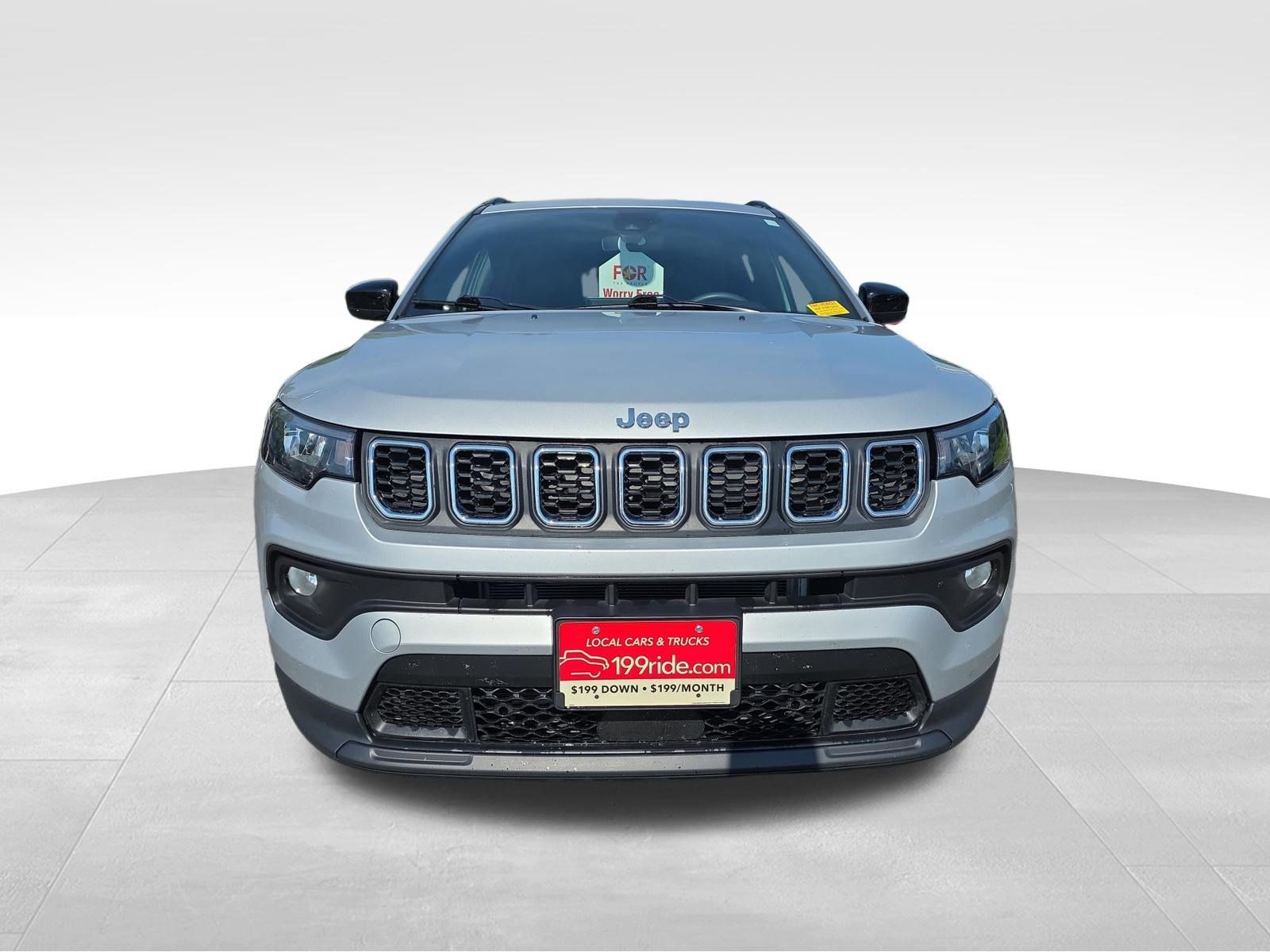 Used 2024 Jeep Compass Latitude AWD/4WD image 3