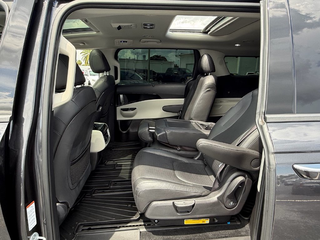 Used 2024 Kia Carnival SX Prestige FWD image 11