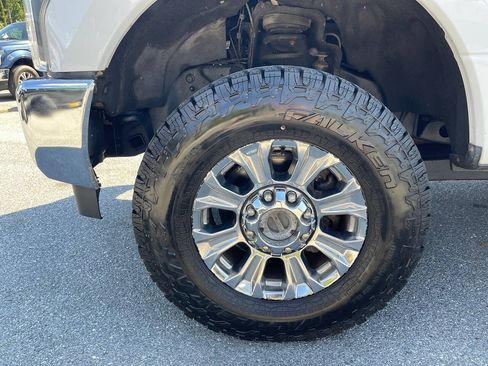 Used 2018 Ford F250 XLT w/ XLT Premium Package AWD/4WD image 17