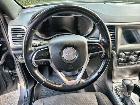 Used 2021 Jeep Grand Cherokee Laredo image 11