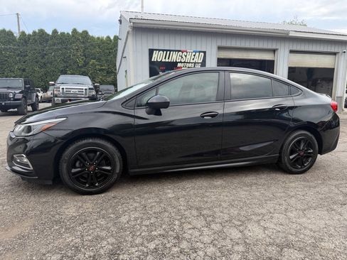 Used 2017 Chevrolet Cruze LT w/ RS Package FWD image 1