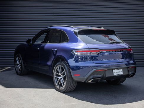 Certified 2026 Porsche Macan AWD/4WD image 3