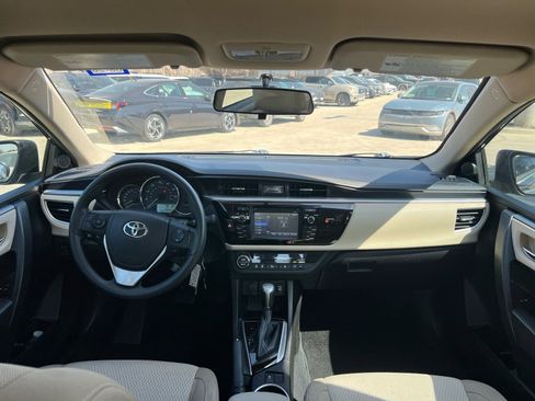 Used 2015 Toyota Corolla LE image 19