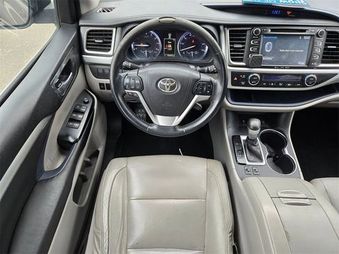 Used 2016 Toyota Highlander XLE image 8