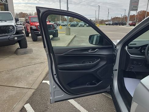 New 2025 Jeep Grand Cherokee 4WD image 16