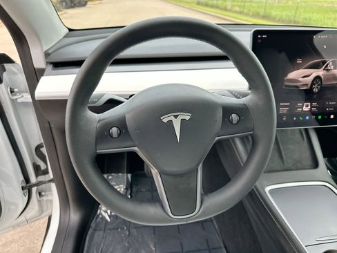 Used 2023 Tesla Model Y Long Range AWD/4WD image 14