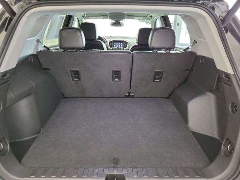 Used 2023 GMC Terrain SLT image 17