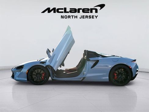 Used 2025 McLaren Artura Spider image 7
