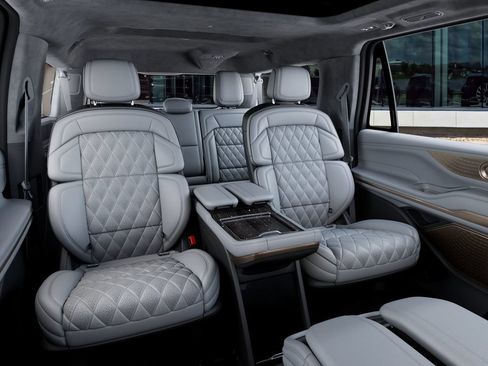 New 2027 Lincoln Navigator L Black Label RWD image 11