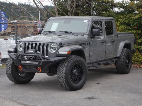 Used 2020 Jeep Gladiator Overland image 2