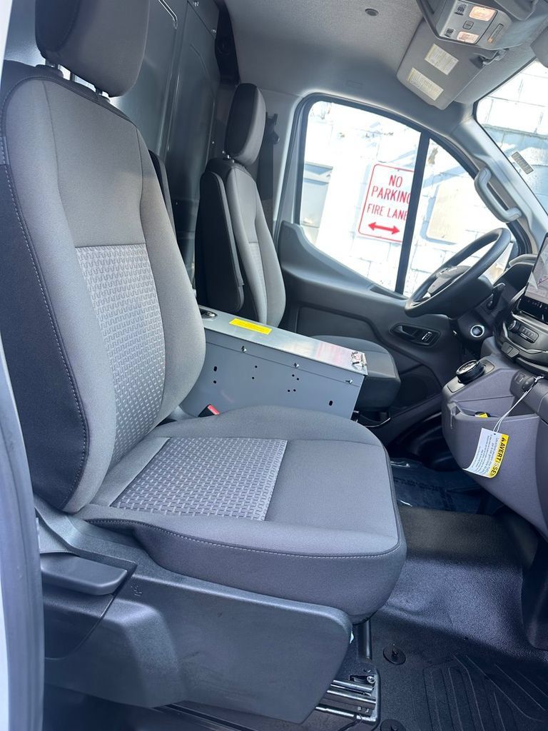Used 2024 Ford E-Transit Low Roof RWD image 32