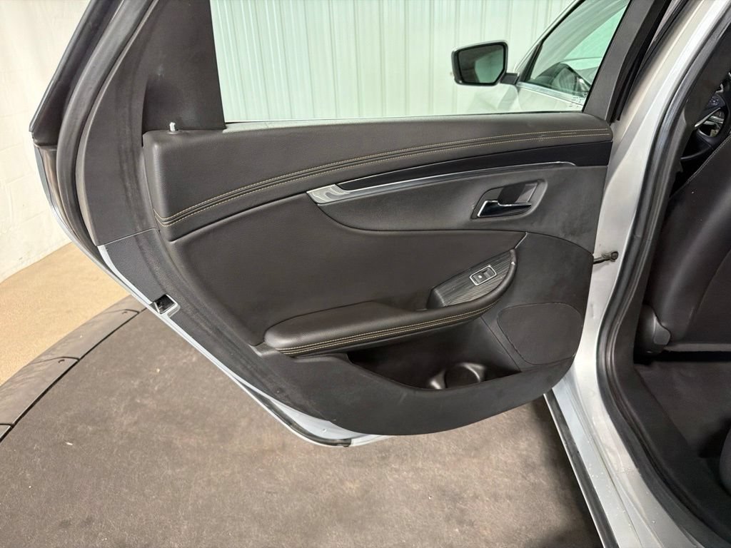 Used 2016 Chevrolet Impala LT FWD image 17