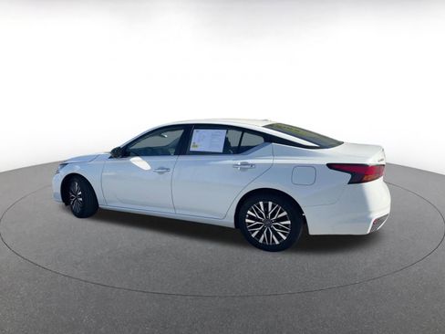 Used 2025 Nissan Altima 2.5 SV image 10