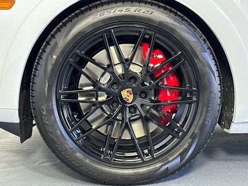 New 2026 Porsche Cayenne GTS AWD/4WD image 34