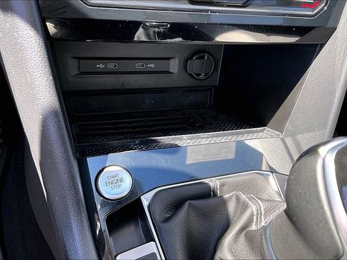 Certified 2025 Volkswagen Taos SE w/ Panoramic Sunroof Package image 29