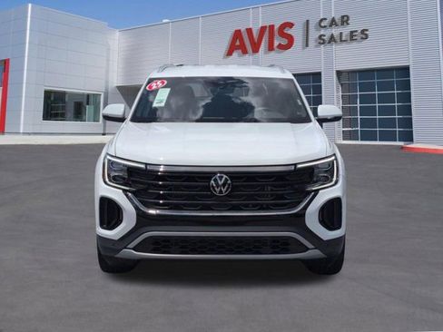 Used 2025 Volkswagen Atlas Cross Sport SE FWD image 2
