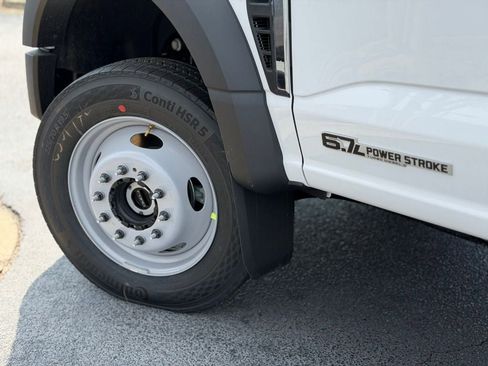 New 2026 Ford F550 4x4 Crew Cab image 7