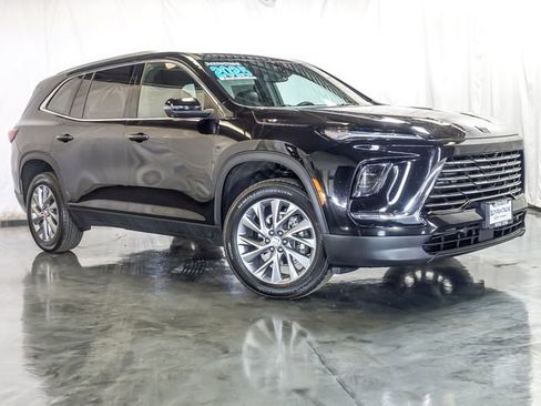 Certified 2025 Buick Enclave Preferred AWD/4WD image 2