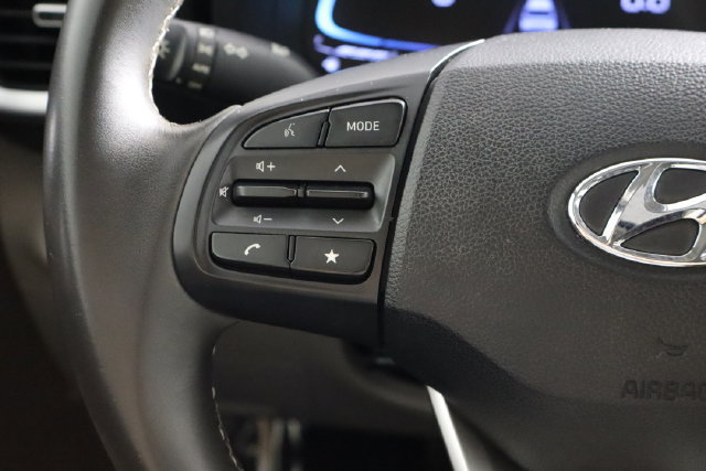 Used 2024 Hyundai Venue SEL FWD image 11
