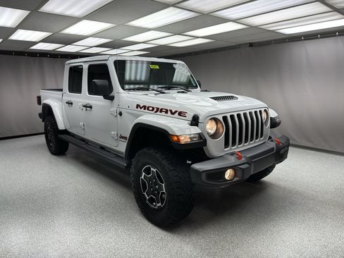 Used 2023 Jeep Gladiator Mojave w/ Cold Weather Group AWD/4WD image 5
