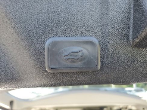 Used 2015 GMC Acadia SLE image 8