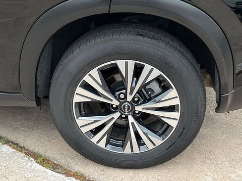 Used 2023 Nissan Rogue SV image 8