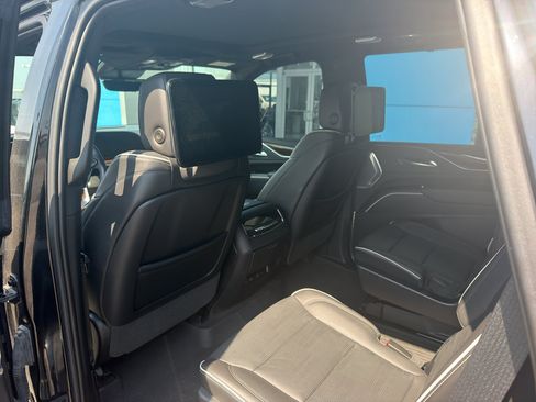 Used 2023 Cadillac Escalade Premium Luxury w/ Performance Package AWD/4WD image 11