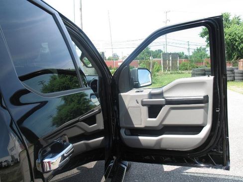 Used 2019 Ford F150 XLT w/ Equipment Group 302A Luxury AWD/4WD image 15