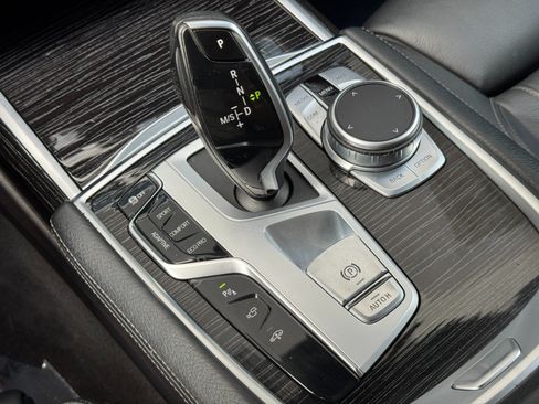 Used 2022 BMW 740i w/ M Sport Package RWD image 35