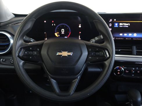 Used 2024 Chevrolet Trax LT FWD image 30