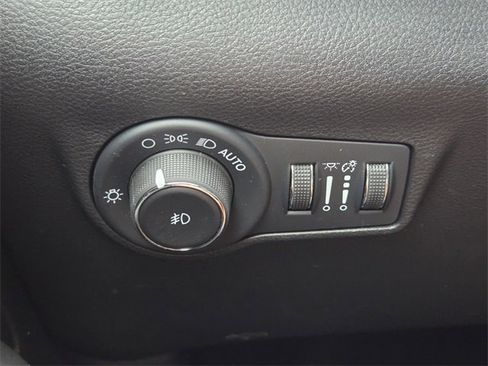 Used 2022 Jeep Compass Limited image 21