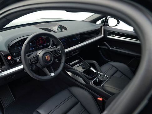 New 2026 Porsche Cayenne Coupe image 4