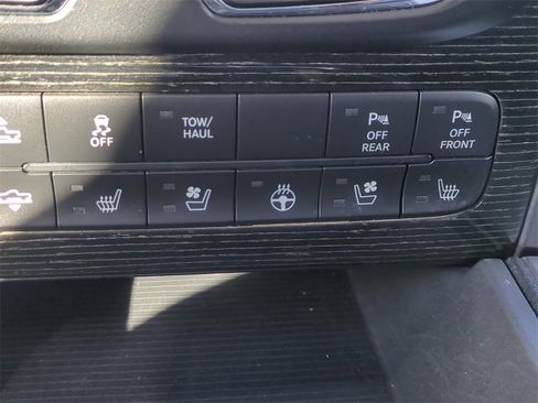 Used 2018 RAM 1500 Limited image 26