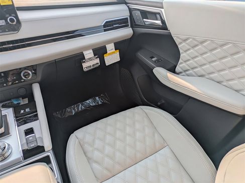 New 2025 Mitsubishi Outlander SEL image 18