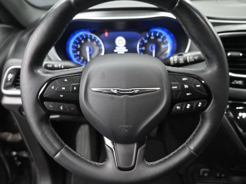 Used 2018 Chrysler Pacifica Touring-L Plus w/ Advanced Safetytec Group FWD image 19