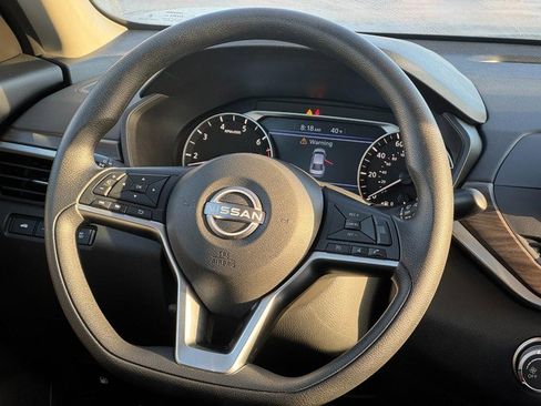 Used 2024 Nissan Altima 2.5 SV image 11