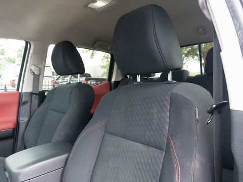 Used 2021 Toyota Tacoma SR5 RWD image 19