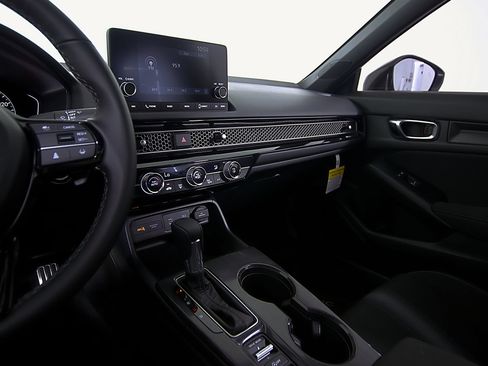 Used 2025 Honda Civic Sport image 25
