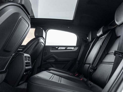 Certified 2026 Porsche Cayenne Coupe image 32