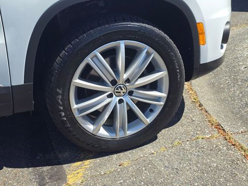 Used 2015 Volkswagen Tiguan SEL AWD/4WD image 9